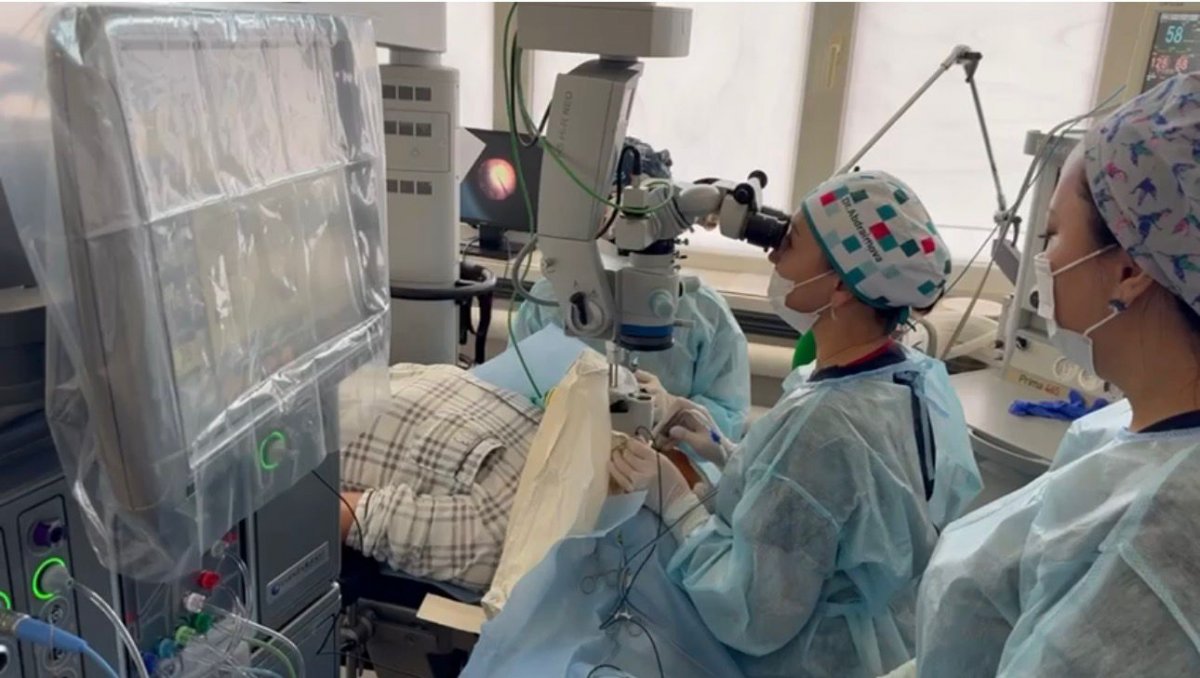 Шансов не было: врачи Алматы спасли глаз и вернули зрение после тяжелой травмы