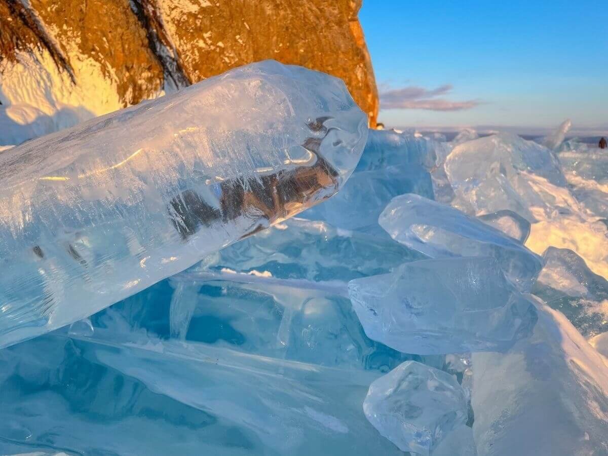 Двое рыбаков провалились под лед в Костанайской области