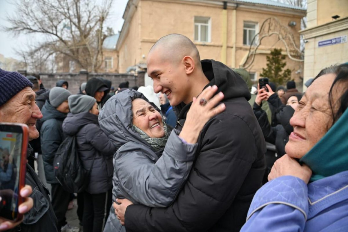 Первых новобранцев проводили на срочную воинскую службу в Астане, Алматы и регионах