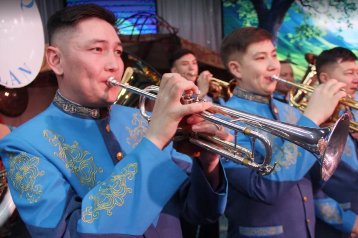 Наурыз-челлендж набирает обороты: гвардейцы приняли эстафету от оркестра Минобороны