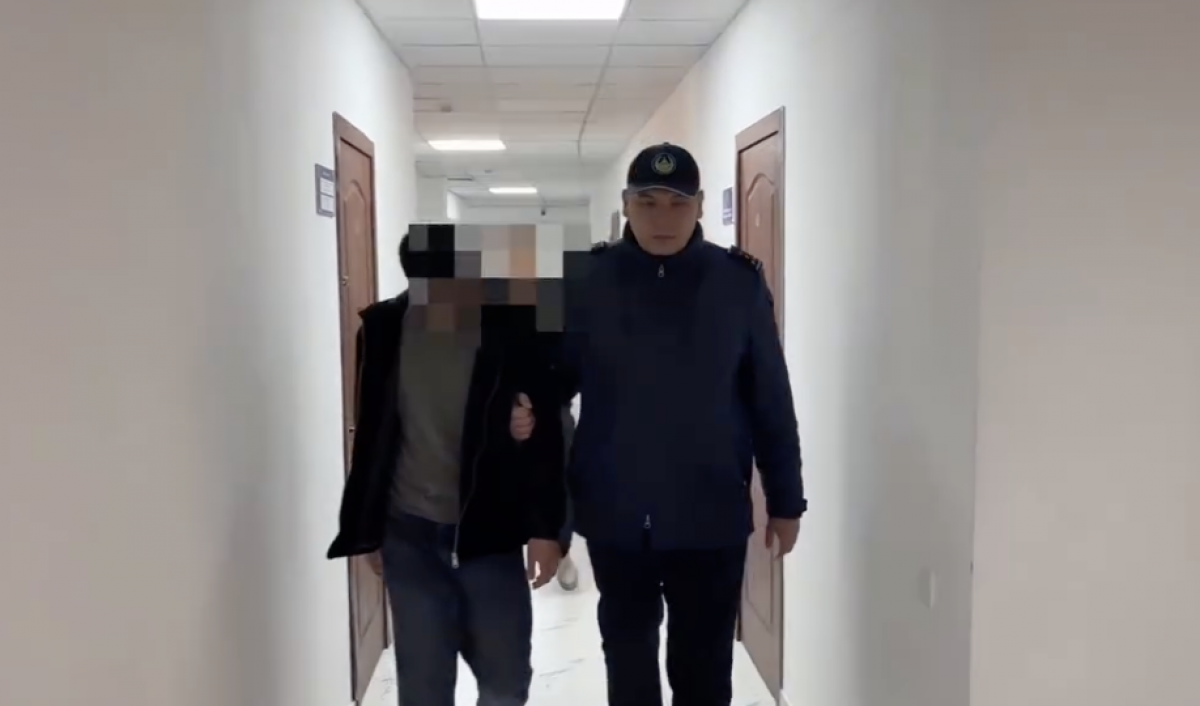 Старшеклассник избил мальчика в Шымкенте: нападение попало на видео