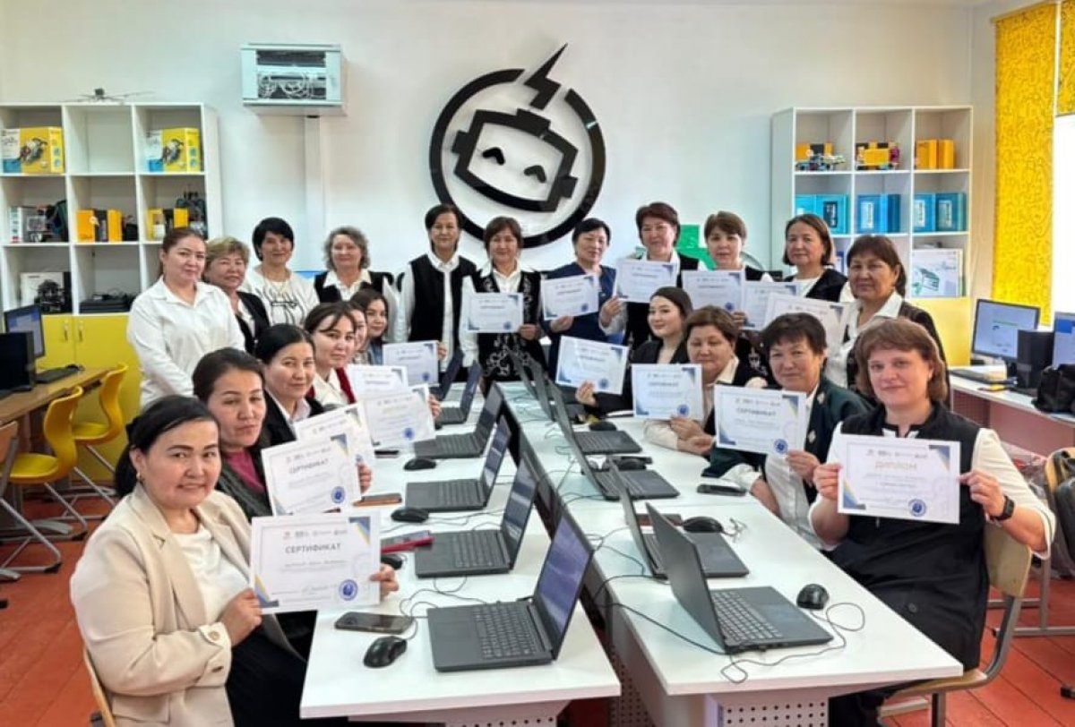 Марафон чтения книг: определились школы Шымкента, где больше всего учителя читают книги