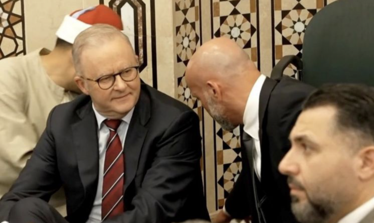 Премьер-министра Австралии освистали в мечети во время намаза (ВИДЕО)