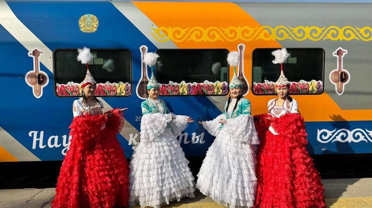 Баурсаки и наурыз коже в дороге: КТЖ запустил поезда в праздничном стиле