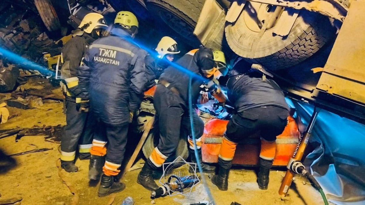 Пострадавшего в ДТП зажало в авто в Жетысуской области (ВИДЕО)