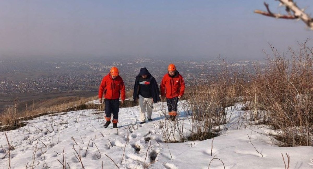 Вышли навстречу эвакуатору и заблудились: людей спасли в горах Алматинской области (ВИДЕО)