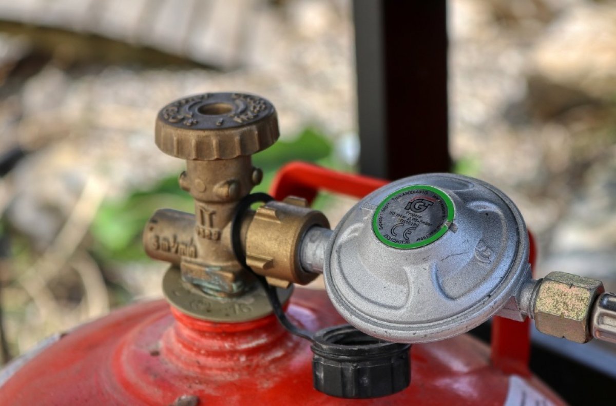 8 человек пострадали в результате взрыва газа в жилом доме в Шахтинске