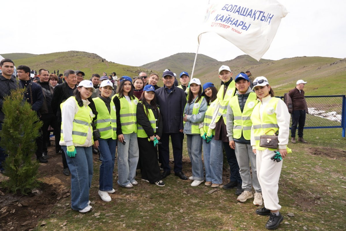 Почти 3,8 тысячи человек вышли на очистку родников в Казахстане