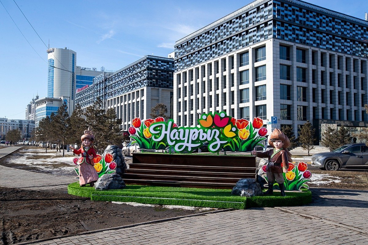 Дроны разносят баурсаки, роботы играют в кокпар: как прошел Наурыз в Казахстане