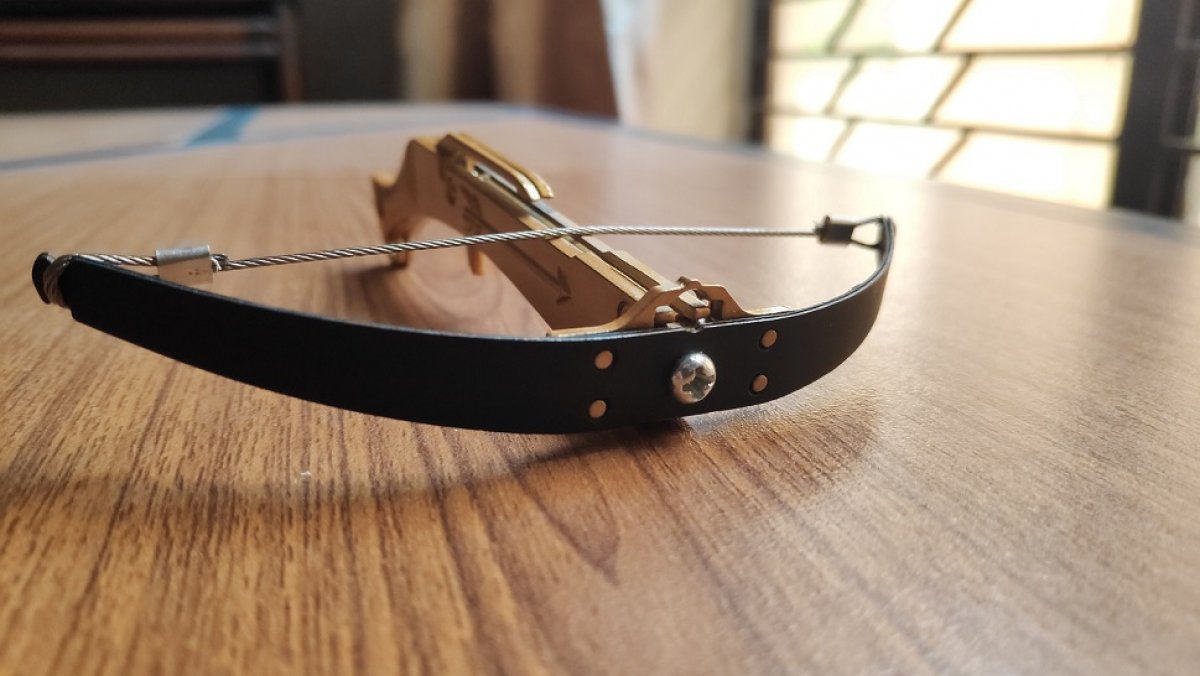 Девятиклассник устроил стрельбу из арбалета в школе в Челябинске