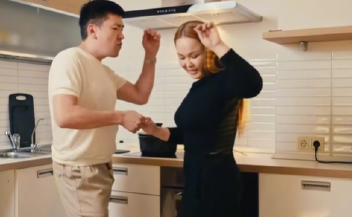 Мейржан Туребаев и Дана Есеева устроили танцы на кухне (ВИДЕО)