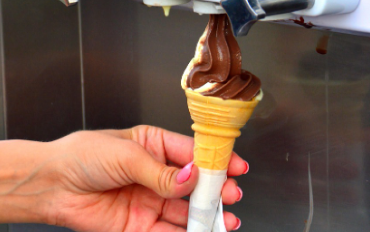 Женщина отсудила более 6 млрд тенге за мороженое с гвоздями