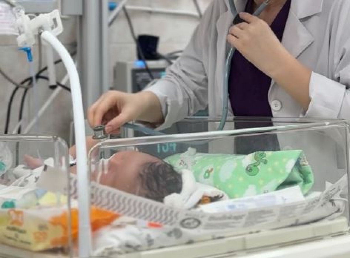 Врачи спасли ребенка весом чуть больше килограмма в Алматы