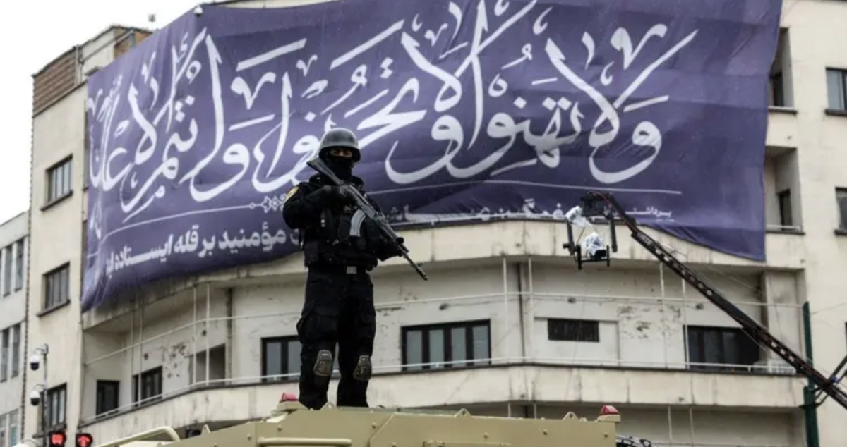 Иран начал вербовать 12-летних детей для службы в армии