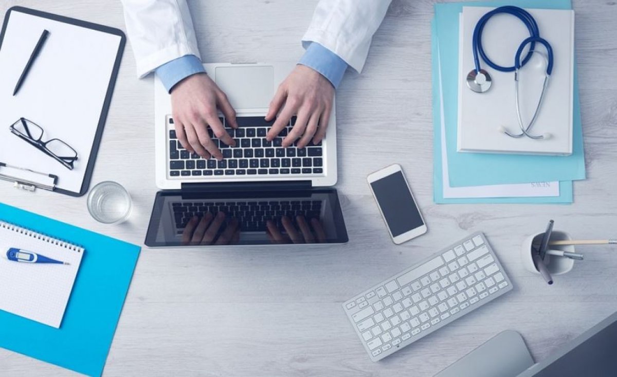 Пациент украл ноутбук из кабинета врача в Актобе