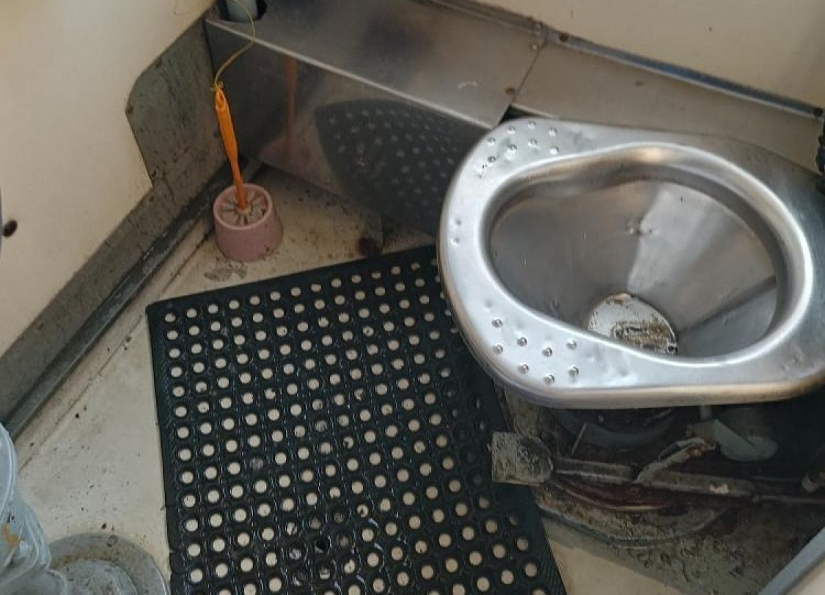 Казахстанку облило содержимым туалета в поезде Астана – Петропавловск