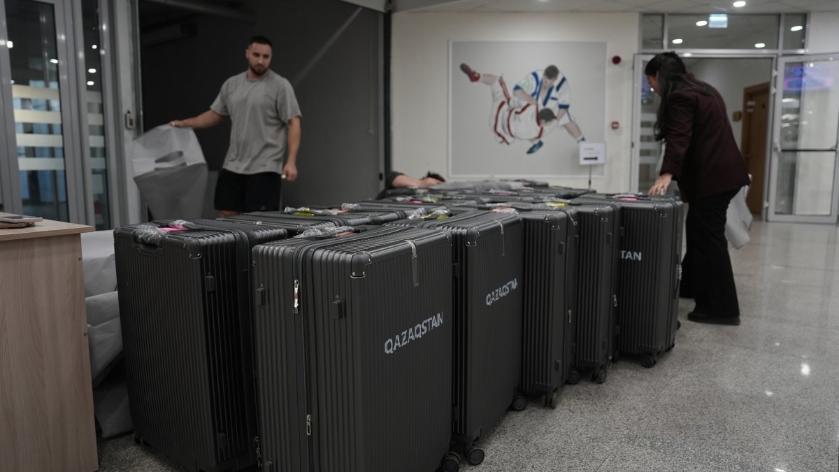 Впервые национальные сборные Казахстана получают полный комплект экипировки (ВИДЕО)