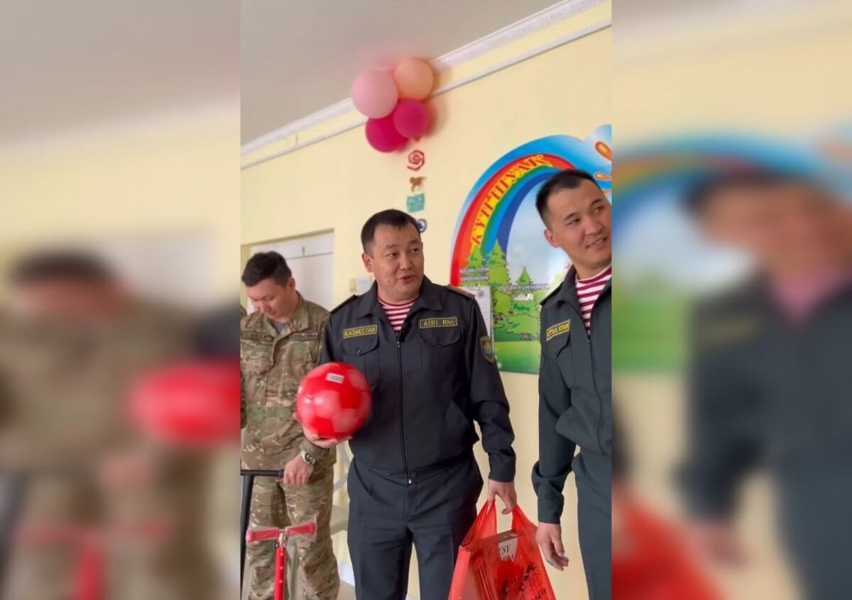 Гвардейцы подарили праздник детям в Караганде