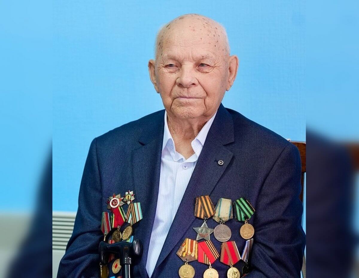 Век мужества: ветерану на 100-летие подарили авто