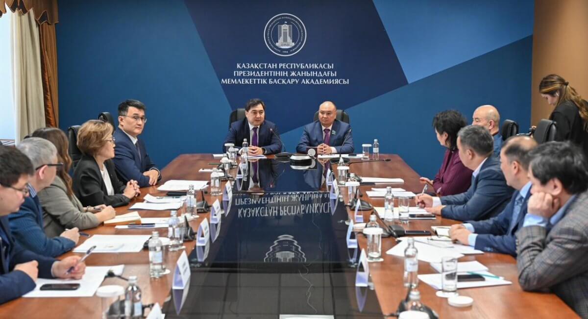 Новый состав общественного совета при Агентстве по делам госслужбы провел первое заседание