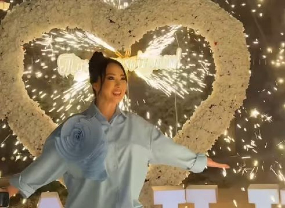 Каракат Абильдина поделилась кадрами празднования 48-летия