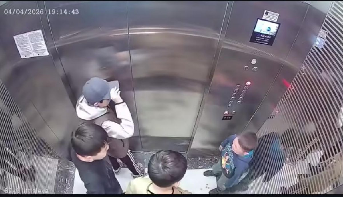 Задирали и издевались: юный астанчанин дал отпор обидчикам в лифте