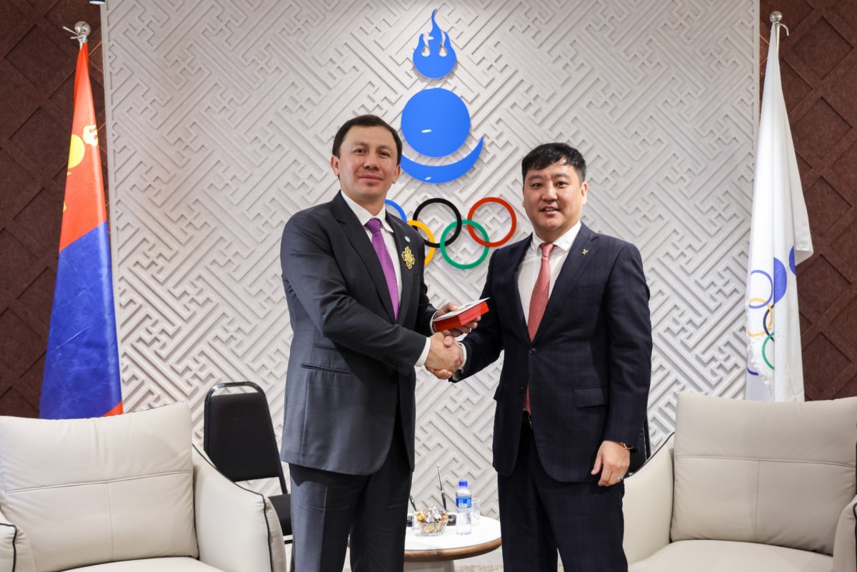 Геннадия Головкина наградили в Монголии