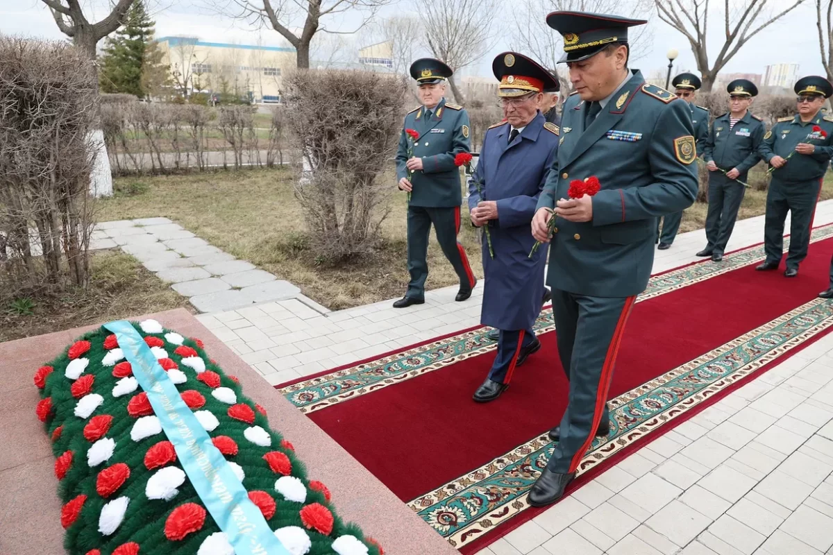 Подвиг Казбата не забыт: в Астане почтили память погибших военнослужащих