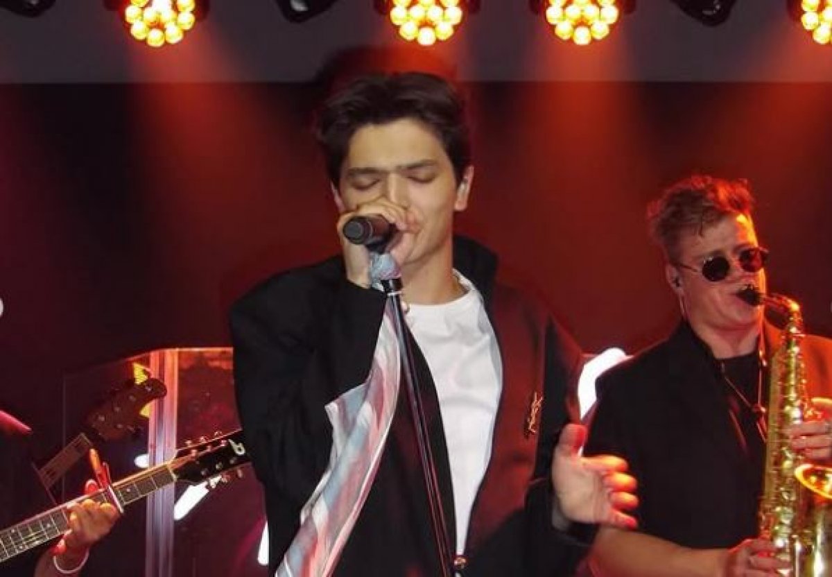 Певец Akmal вернет казахстанцам более 5 млн тенге по решению суда