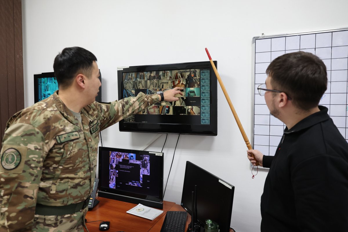 ИИ будет следить за военными: в Казахстане тестируют "умные" камеры в частях