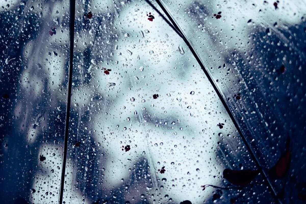 Дождь с грозой и шквалистый ветер прогнозируют в Алматы