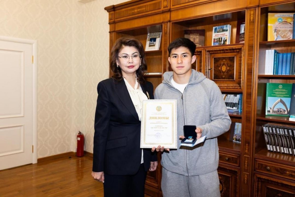 Дастан Сатпаев получил молодежную премию "Дарын"