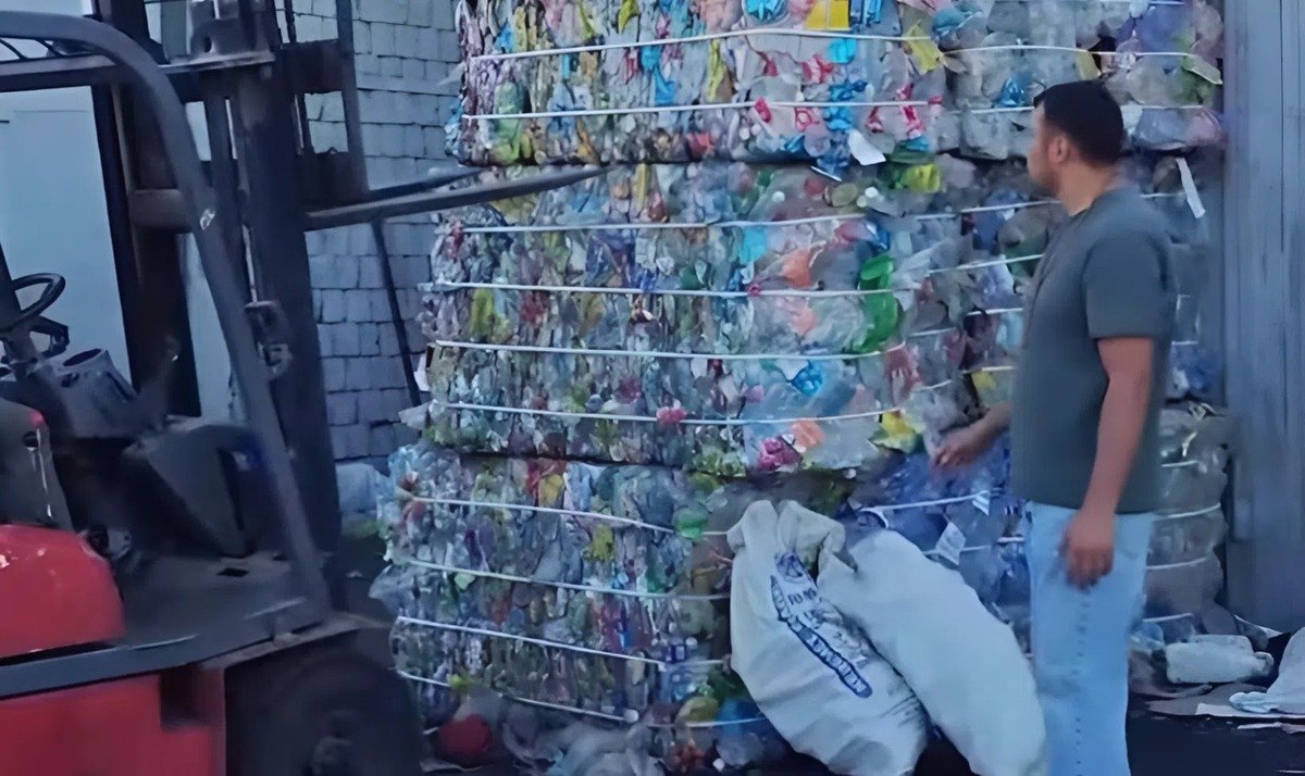 Казахстанец превратил мусор в прибыльный бизнес