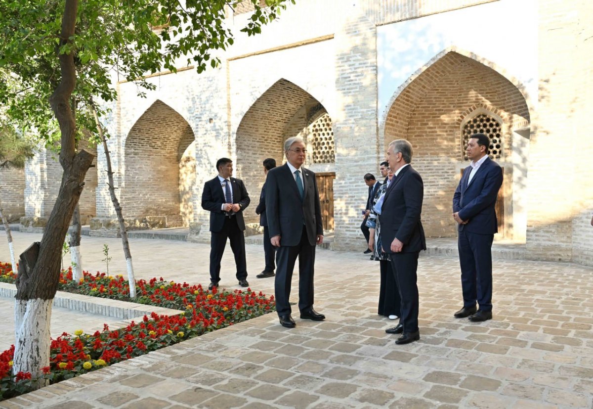 Президенты Казахстана и Узбекистана посетили достопримечательности Бухары