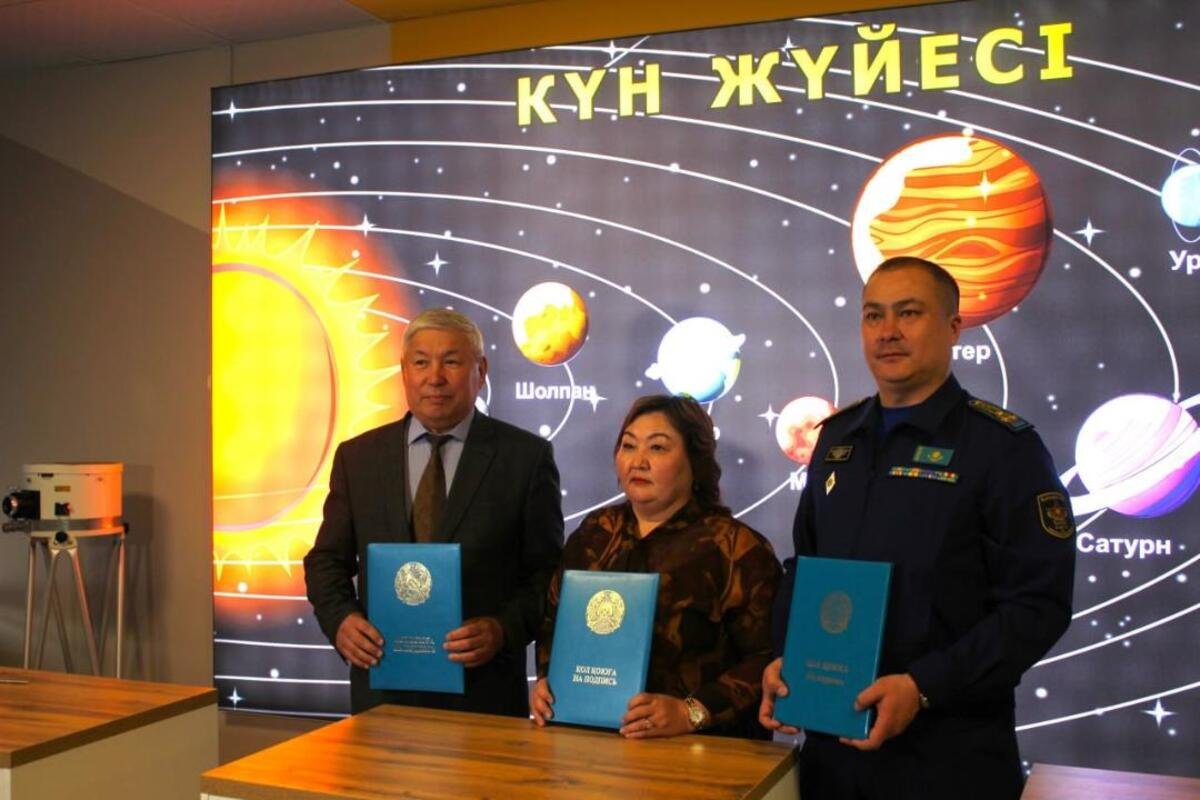 От школьной парты к небу: в Актобе готовят будущих летчиков