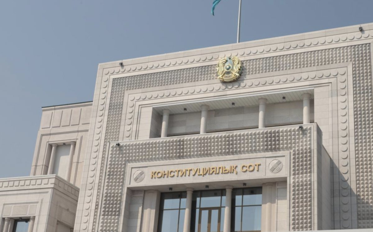 Как закон регулирует уход судей на заслуженный отдых