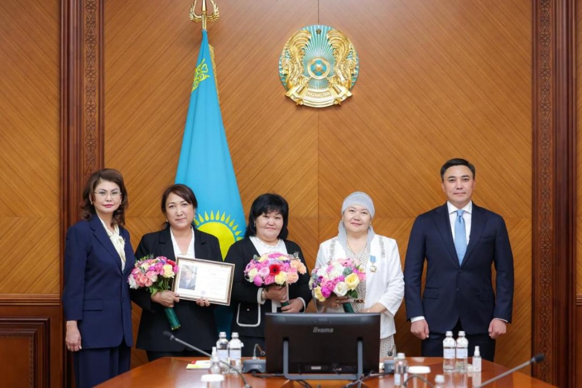 Государственные награды вручили учителям музыки в Шымкенте