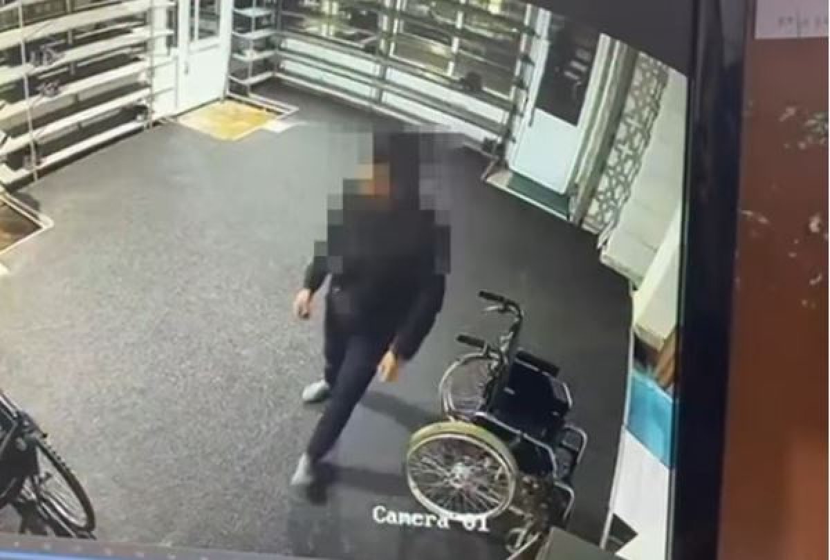 Кроссовки стоимостью более 100 тысяч украли в мечети Астаны