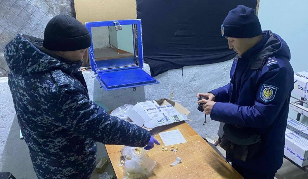 Карамель с начинкой из опия пытались передать в колонию в СКО