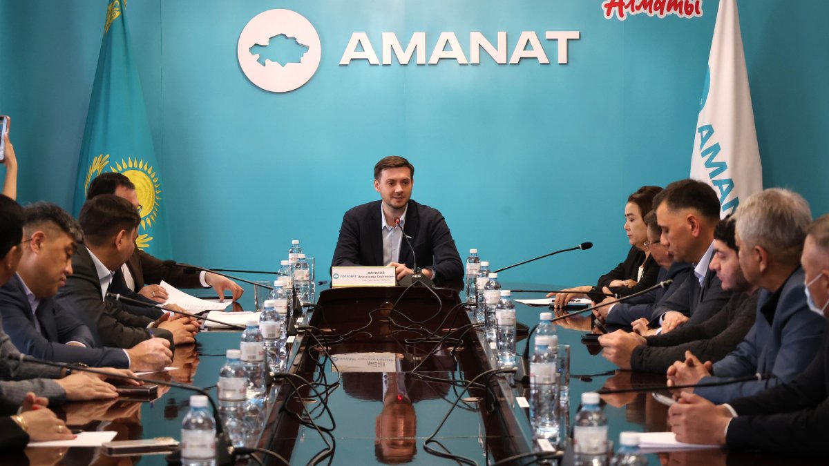 Александр Данилов провел встречу с руководителями ППО города Алматы