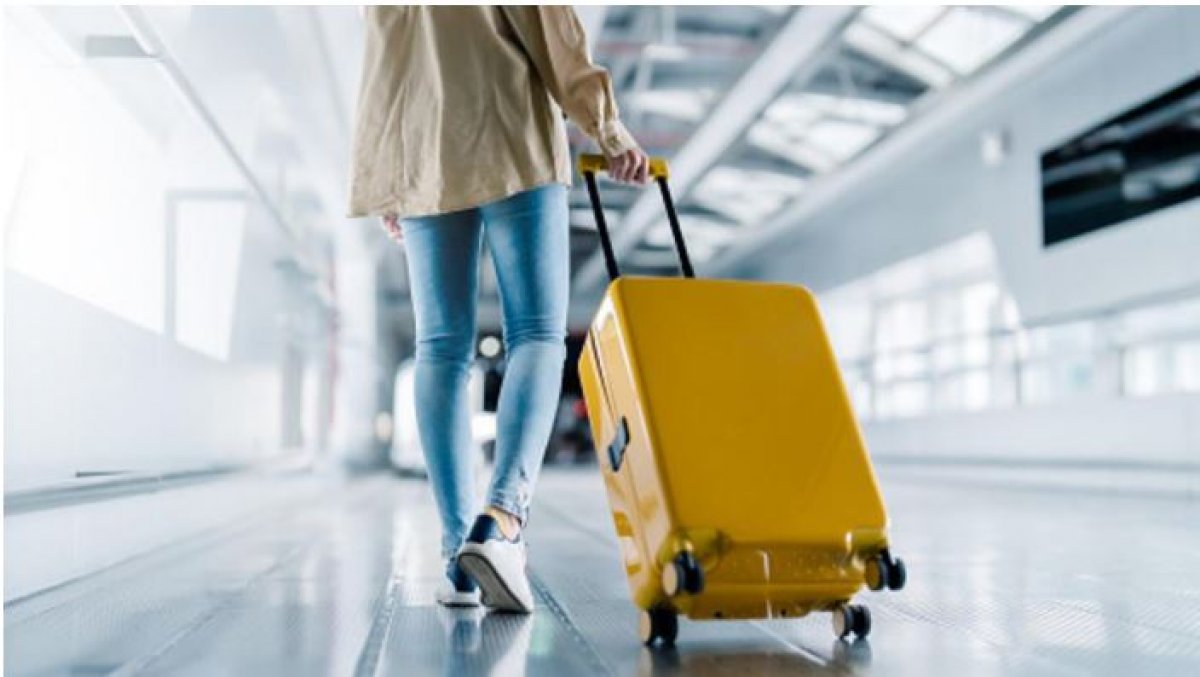 Алматинку сняли с рейса за пьяный дебош в аэропорту Актау