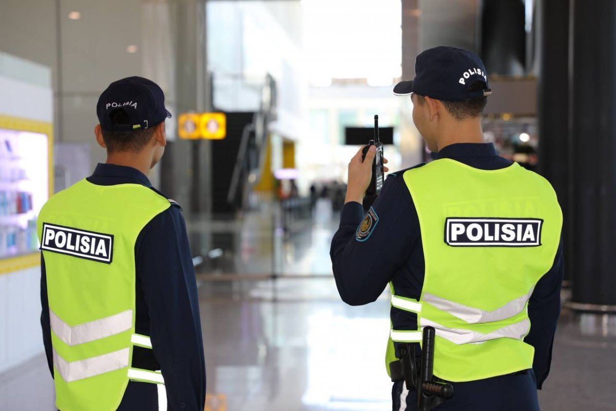 "Кетіңдерші! Менің ақшам!": алматинка пыталась убежать от полиции и перевести деньги мошенникам