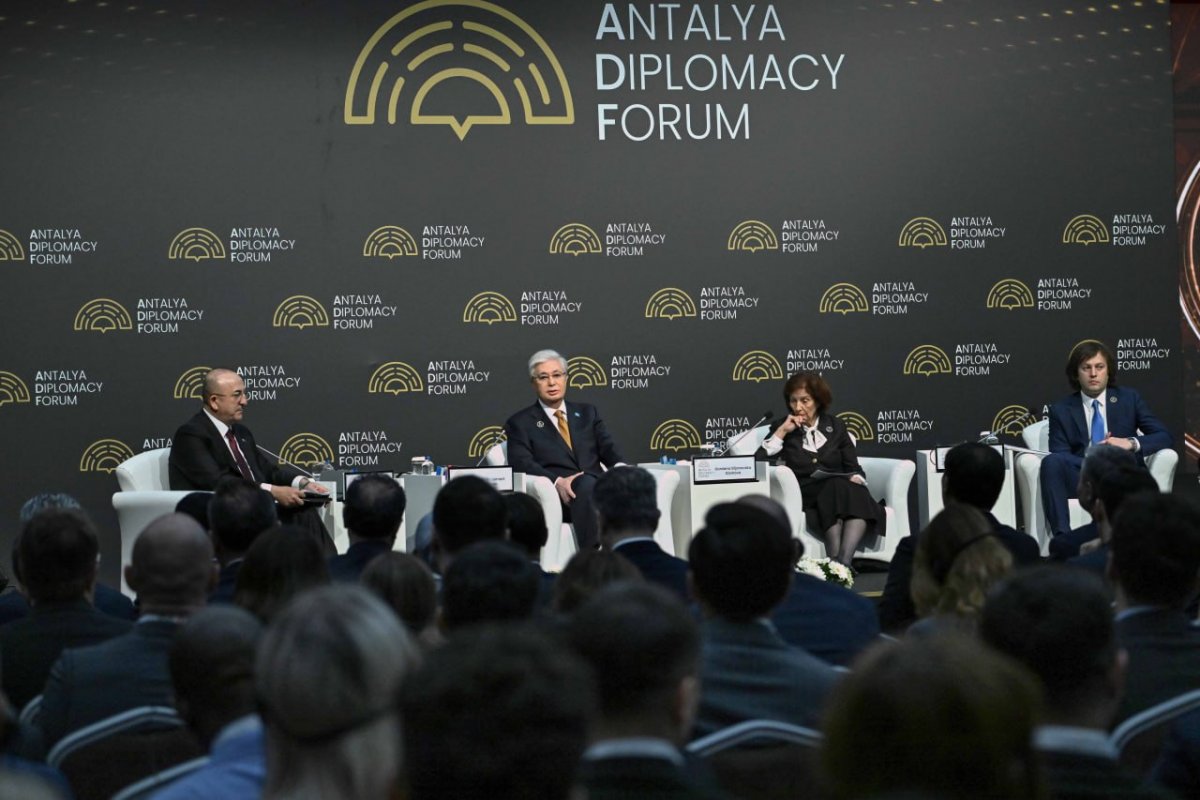 Президент Казахстана перечислил качества, которые должны быть присущи современным лидерам