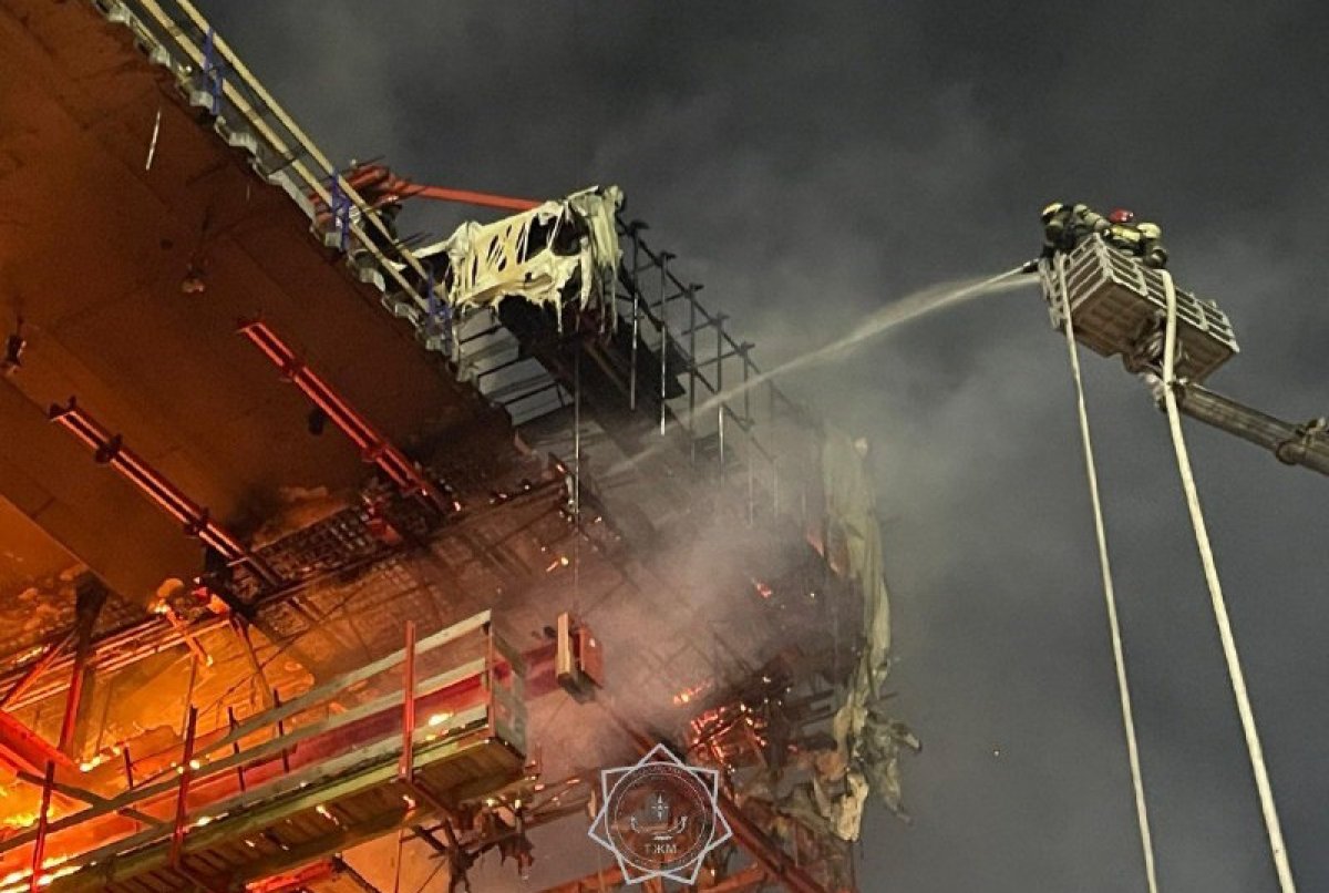 Пожар охватил строящийся мост в Павлодаре (ВИДЕО)