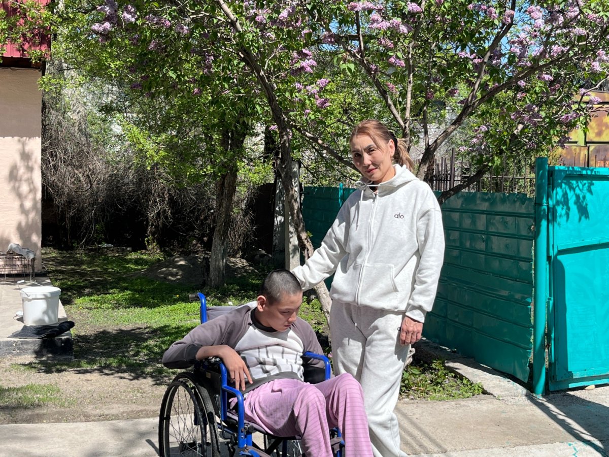 Реальная помощь AMANAT: в Талдыкоргане одинокой матери провели газ в дом