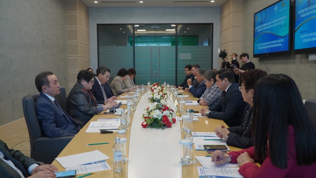 Развитие института президентства обсудили в Астане