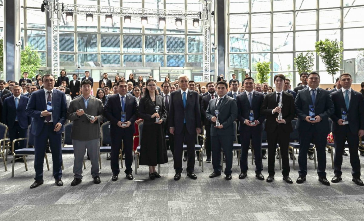 Токаев наградил победителей конкурсов alem.ai battle и AI Governance Cup