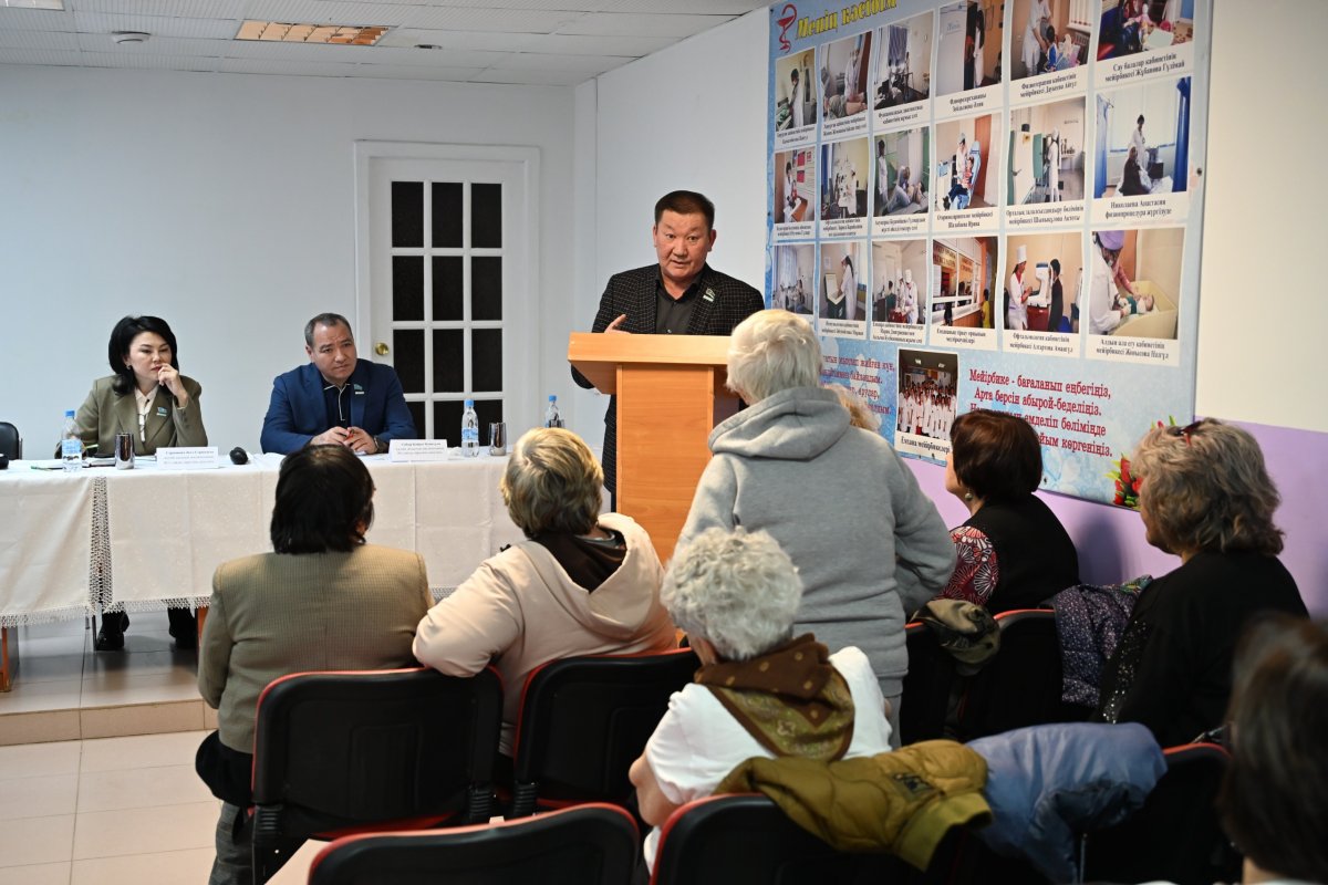 Члены фракции партии AMANAT провели встречу с жителями в Актобе