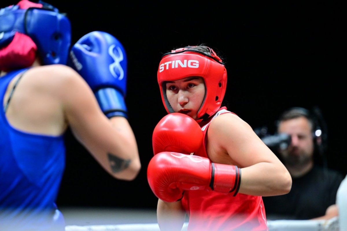 Казахстан уже с медалями: семь боксеров вышли в полуфинал Кубка мира