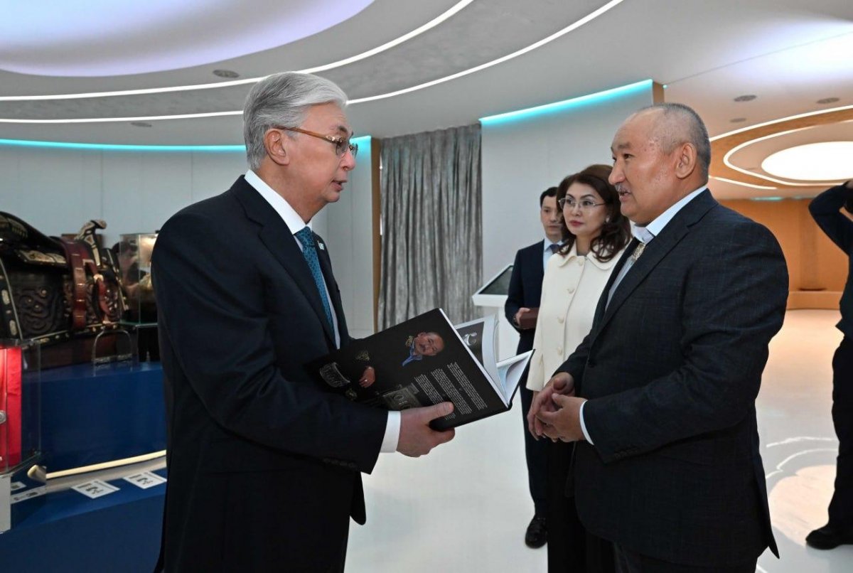 Юрта, мода и цифровое искусство: что увидел Токаев в новом креативном пространстве